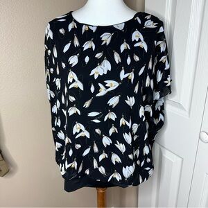 Chic Floral Women's Blouse in Black and White ❄️